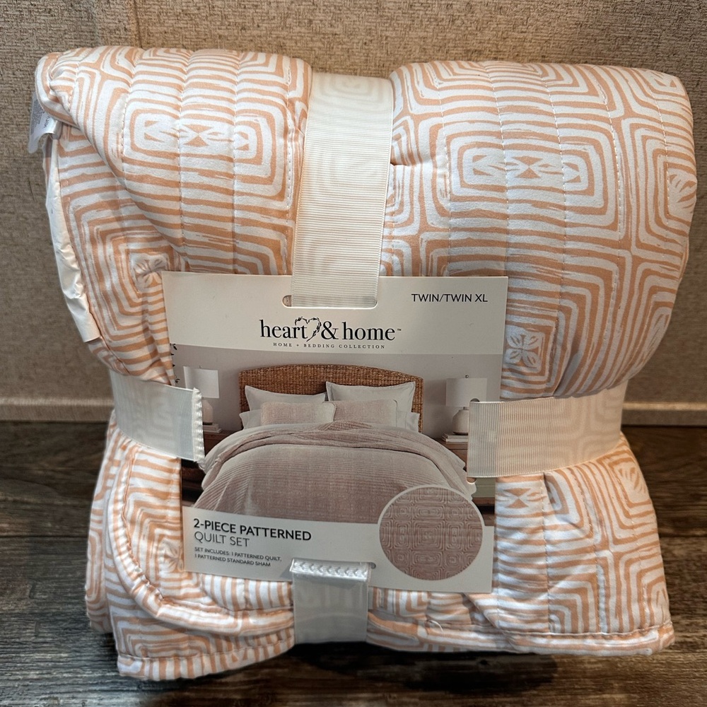 Heart & Home Twin XL Quilt Set - Beige and White